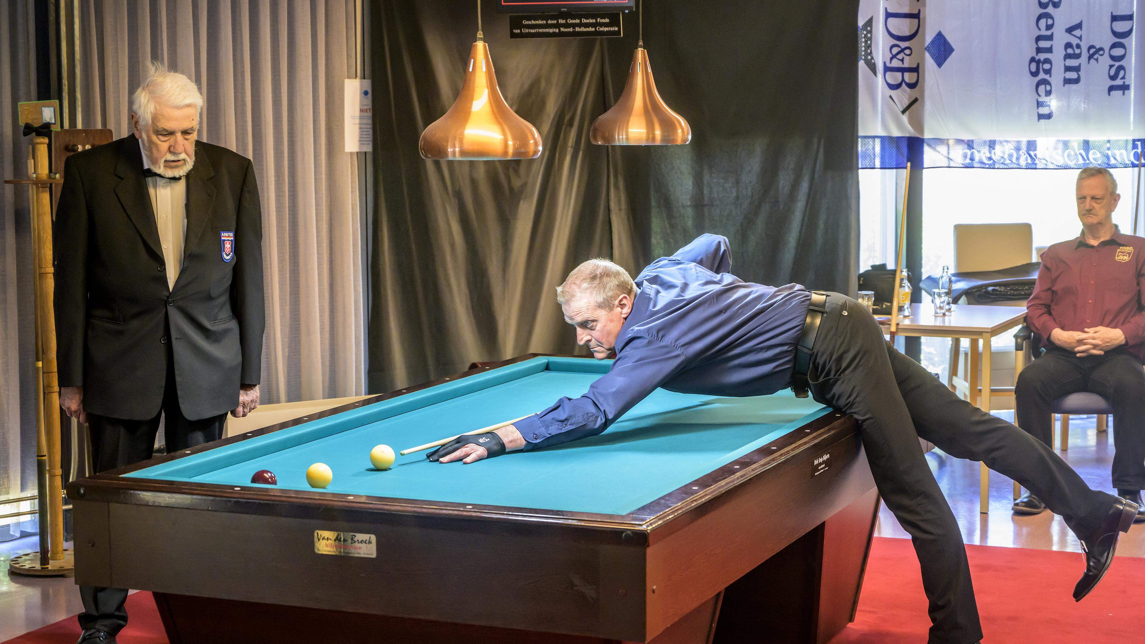 Ad Ketels pakt titel in biljarttoernooi kader 38/2. ’Wat helpt, is dat de tafels goed zijn hier’