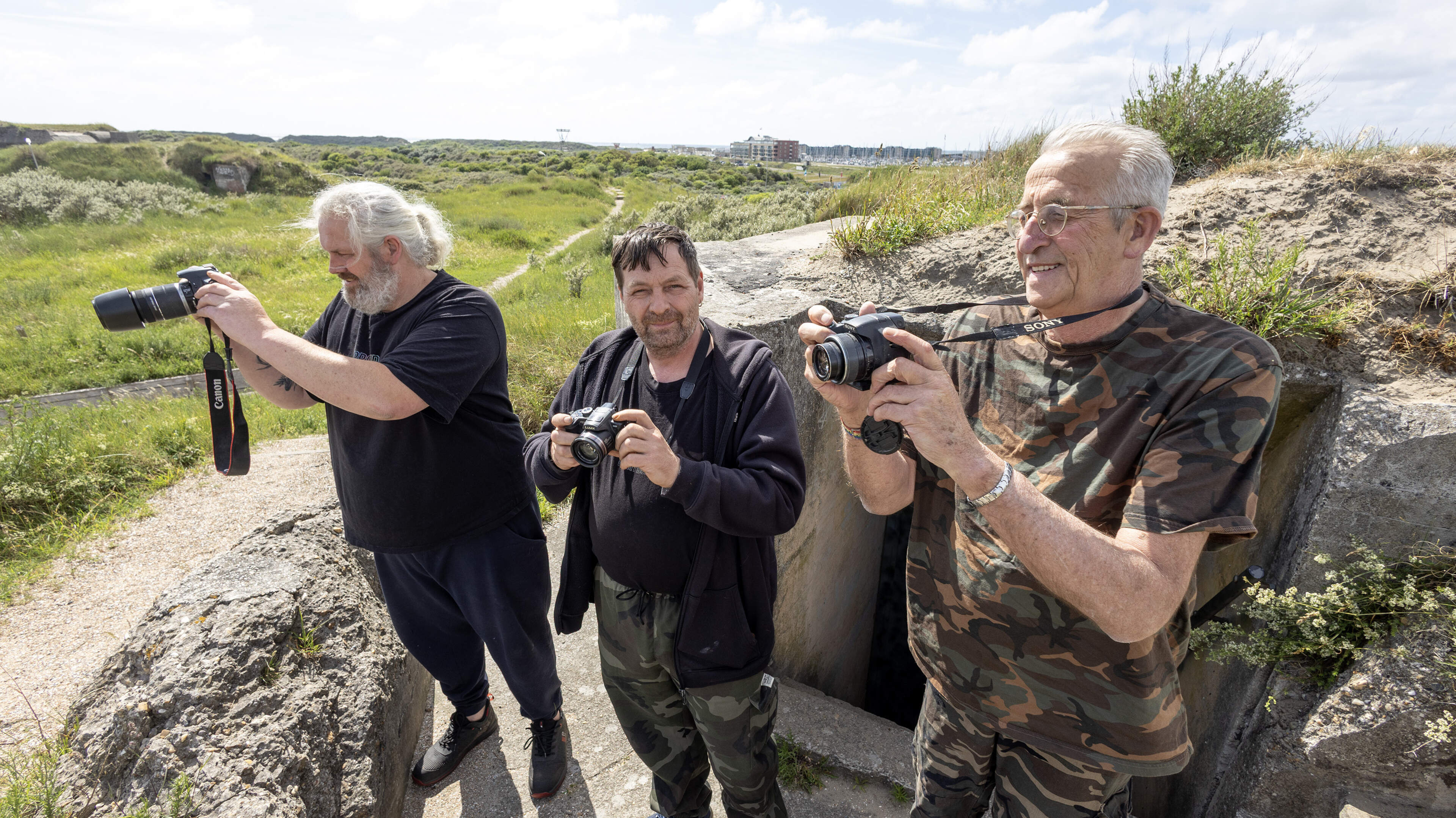 Urban explorers Cees, Michel and Mike from IJmuiden sneak through the abandoned Francorchamps Racing Hotel: 'If you share the location, it could be demolished within a week'