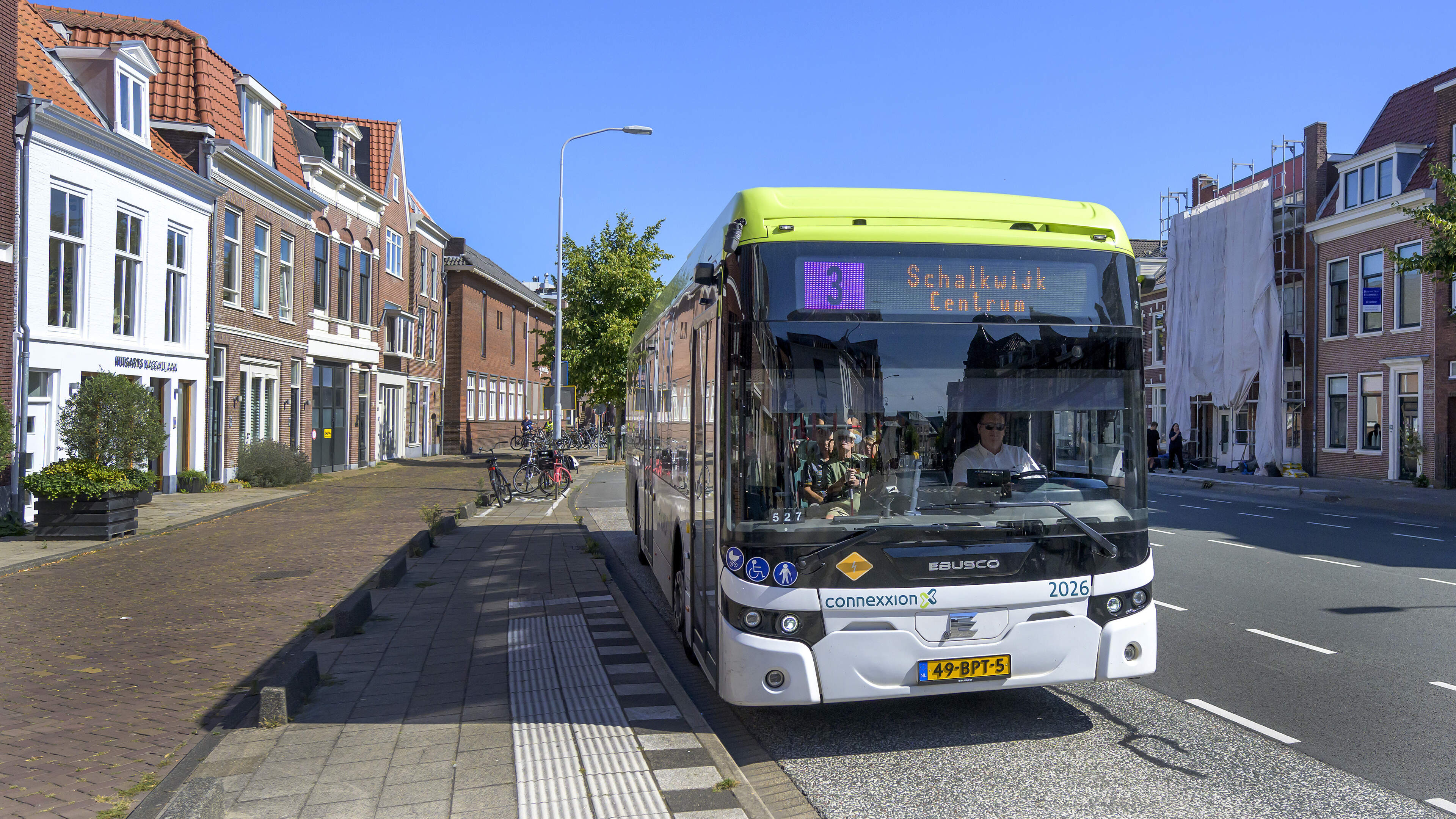 Vrouw aangerand in bus Haarlem door man: ’Niemand greep in’