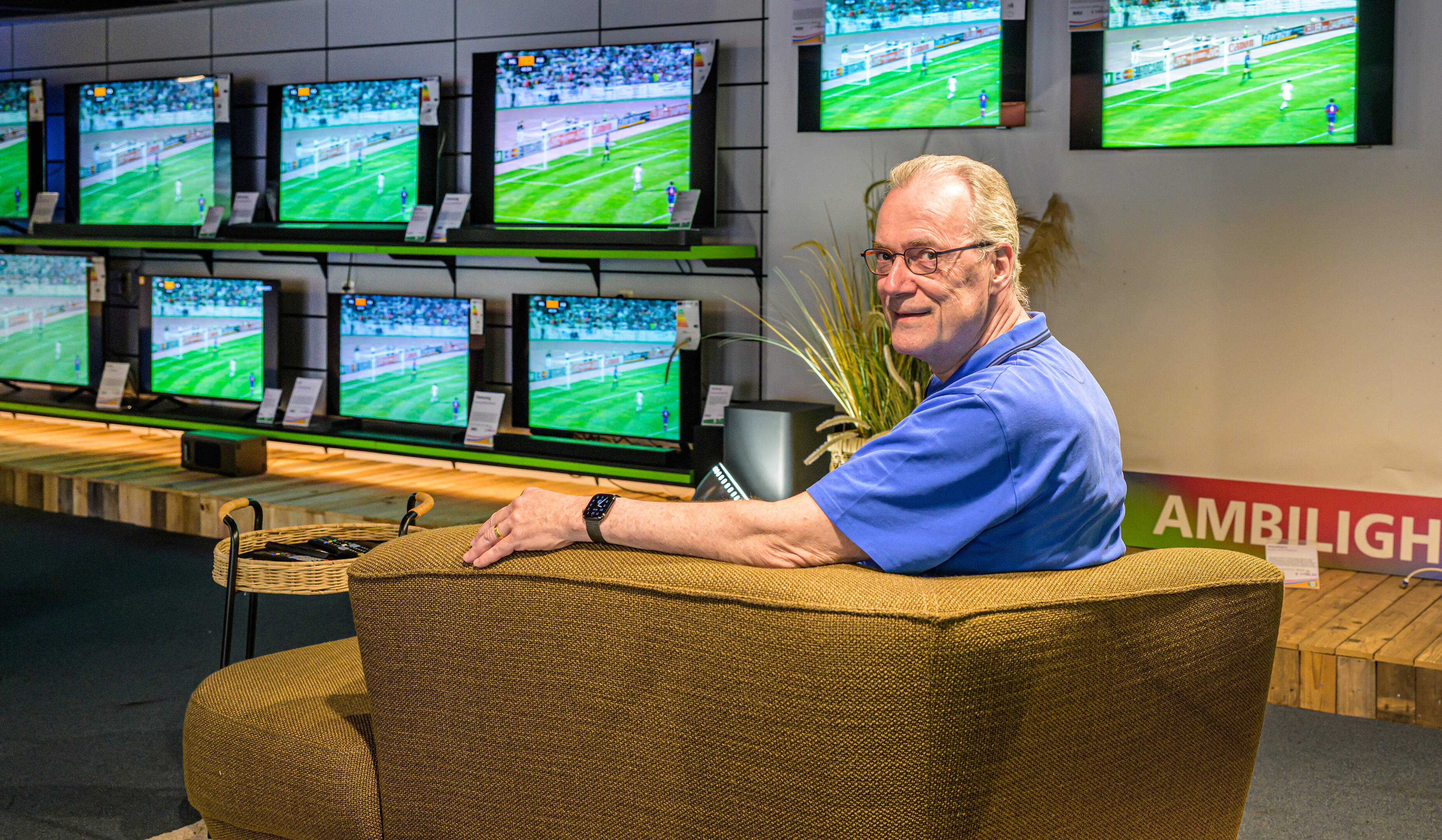 From intern to owner of EP René: IJmuiden local René Berends celebrates anniversary at electronics store