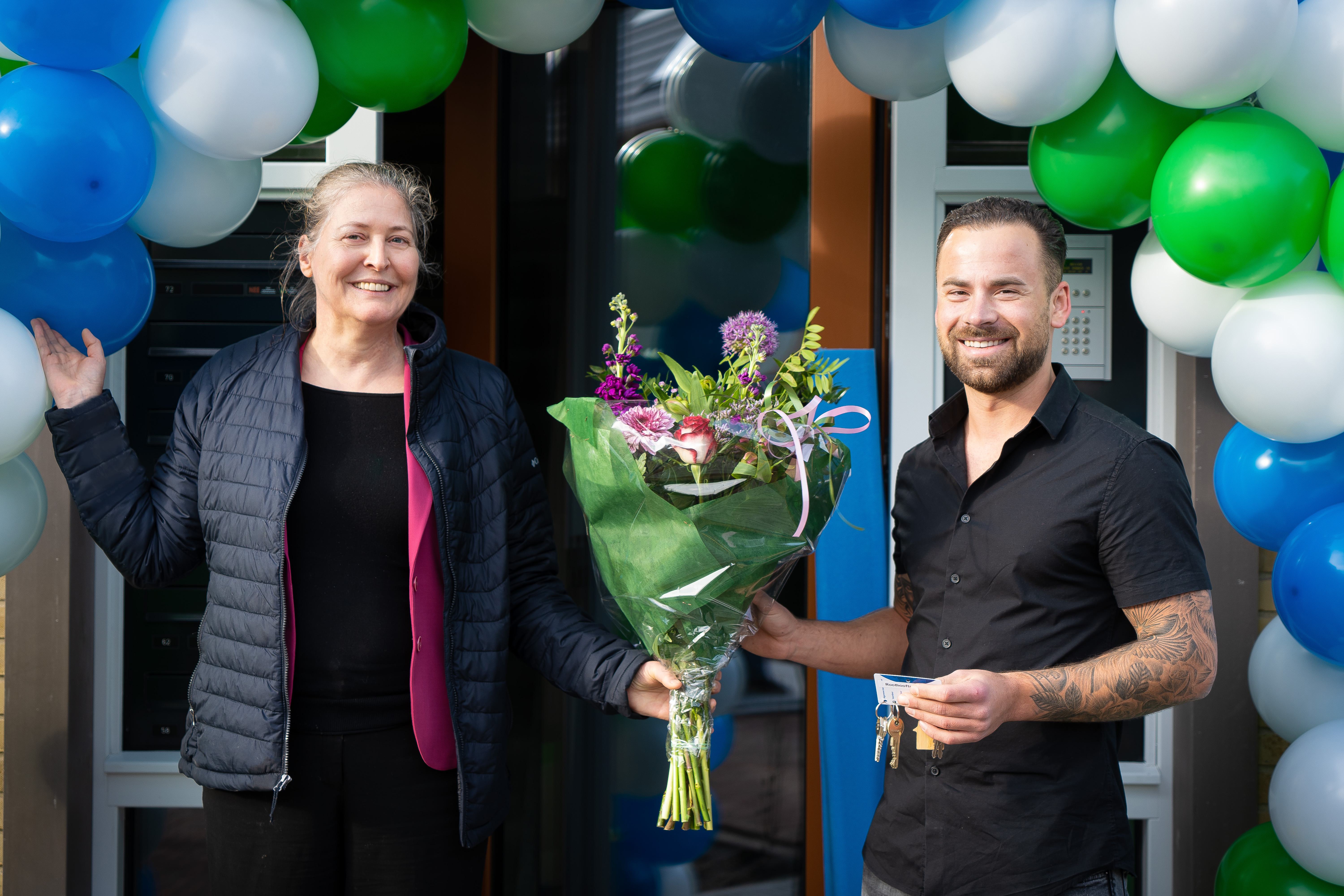 Veel jongeren krijgen huurhuis in Hofgeest in Velserbroek. Eerste sleutel naar Daan (26) die nog thu