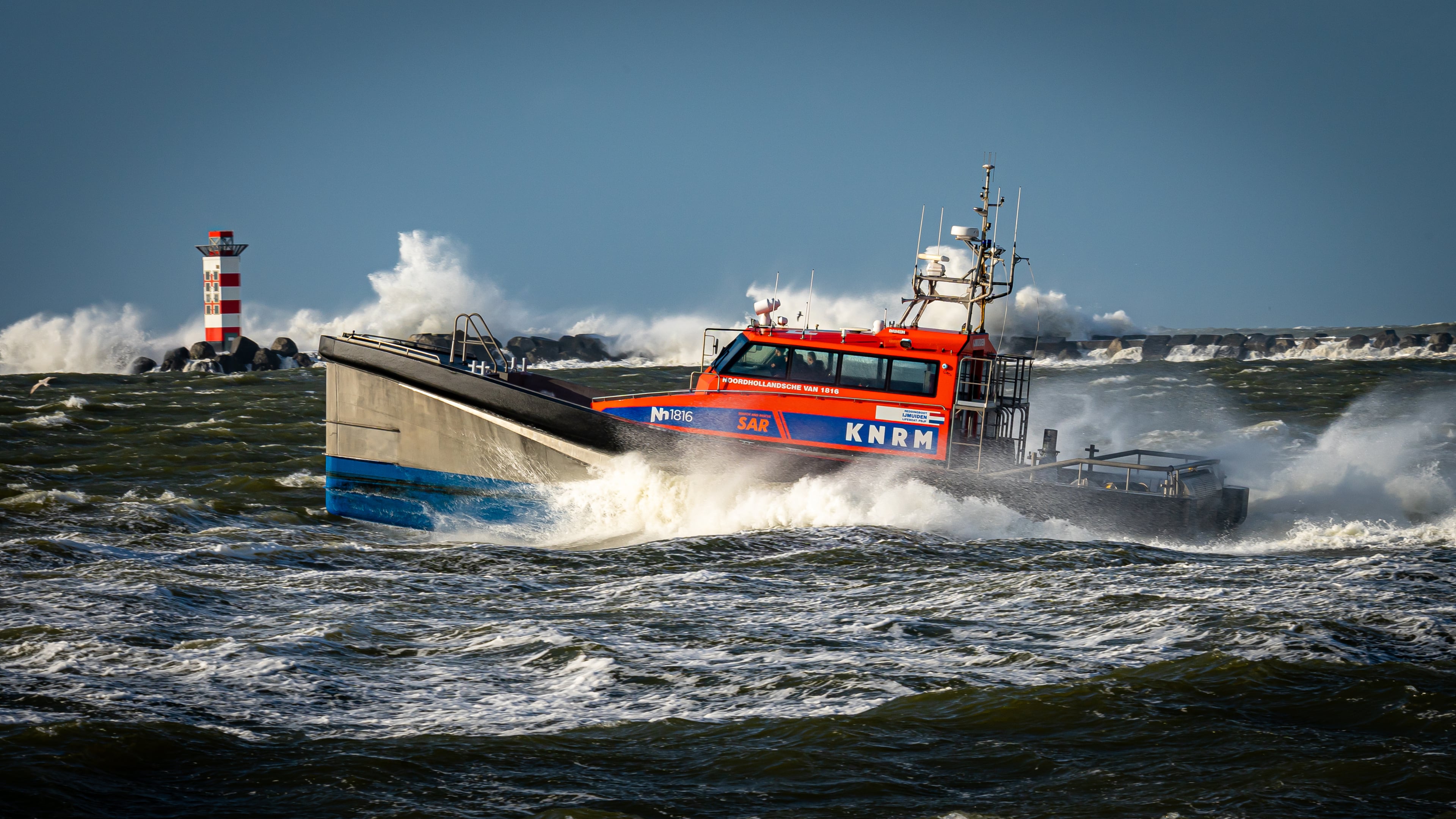 KNRM IJmuiden assists sailing yacht in trouble
