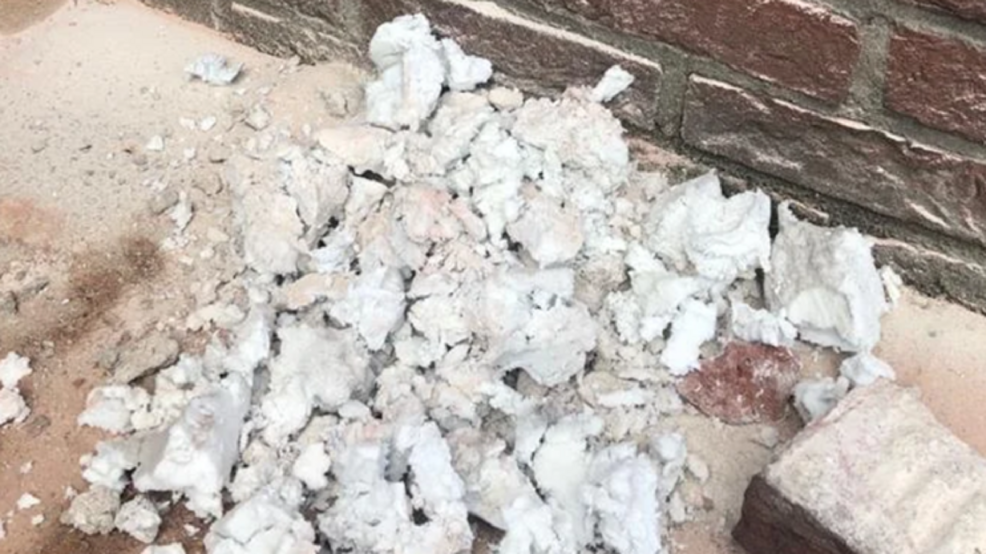 At least fifteen homes in Velsen contain carcinogenic UF foam; 'used sparingly' says housing association spokesperson