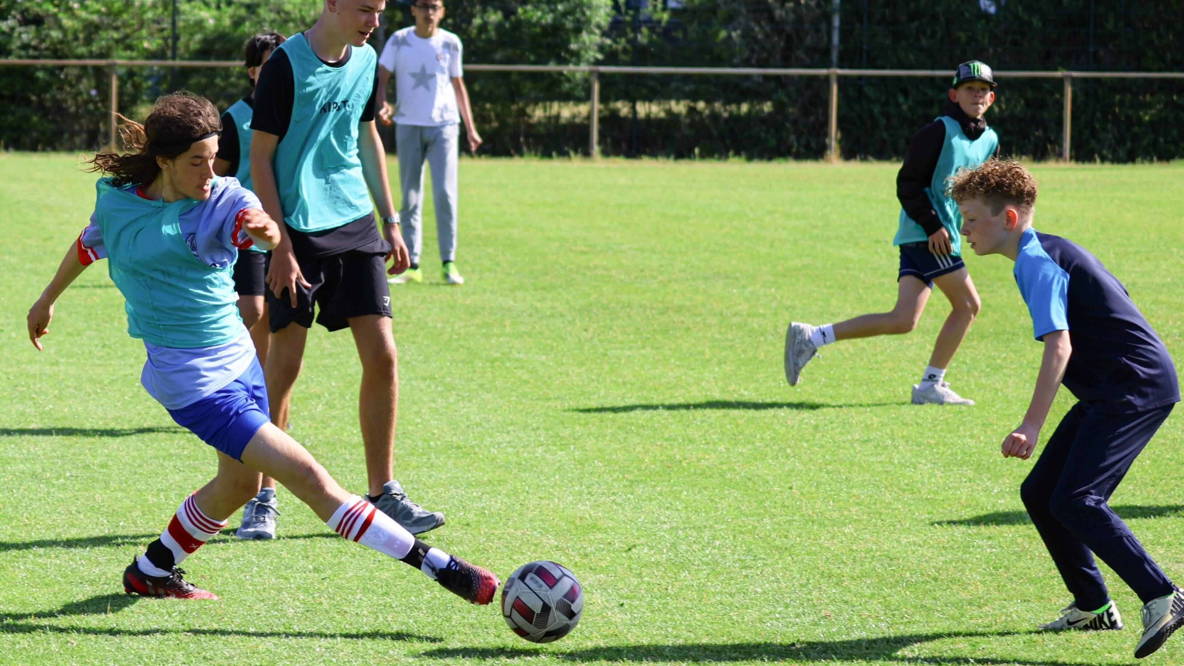 Jesper scores at tournament in memory of former PE teacher. 'We have mixed teams with students from all grades so they get to know each other better'