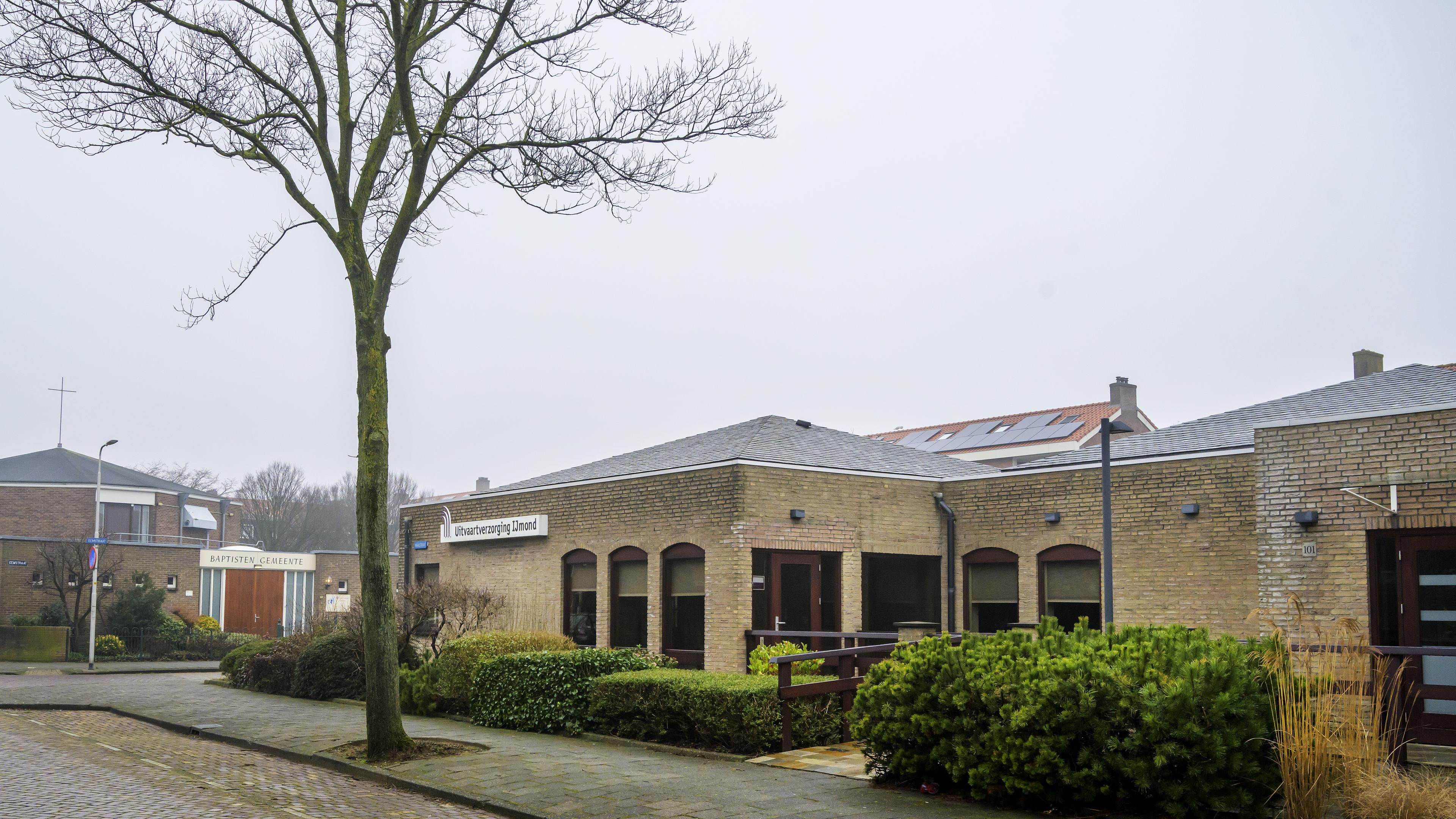 Uitvaartcentrum vertrekt uit IJmuiden. Pand aan Waalstraat is inmiddels verkocht