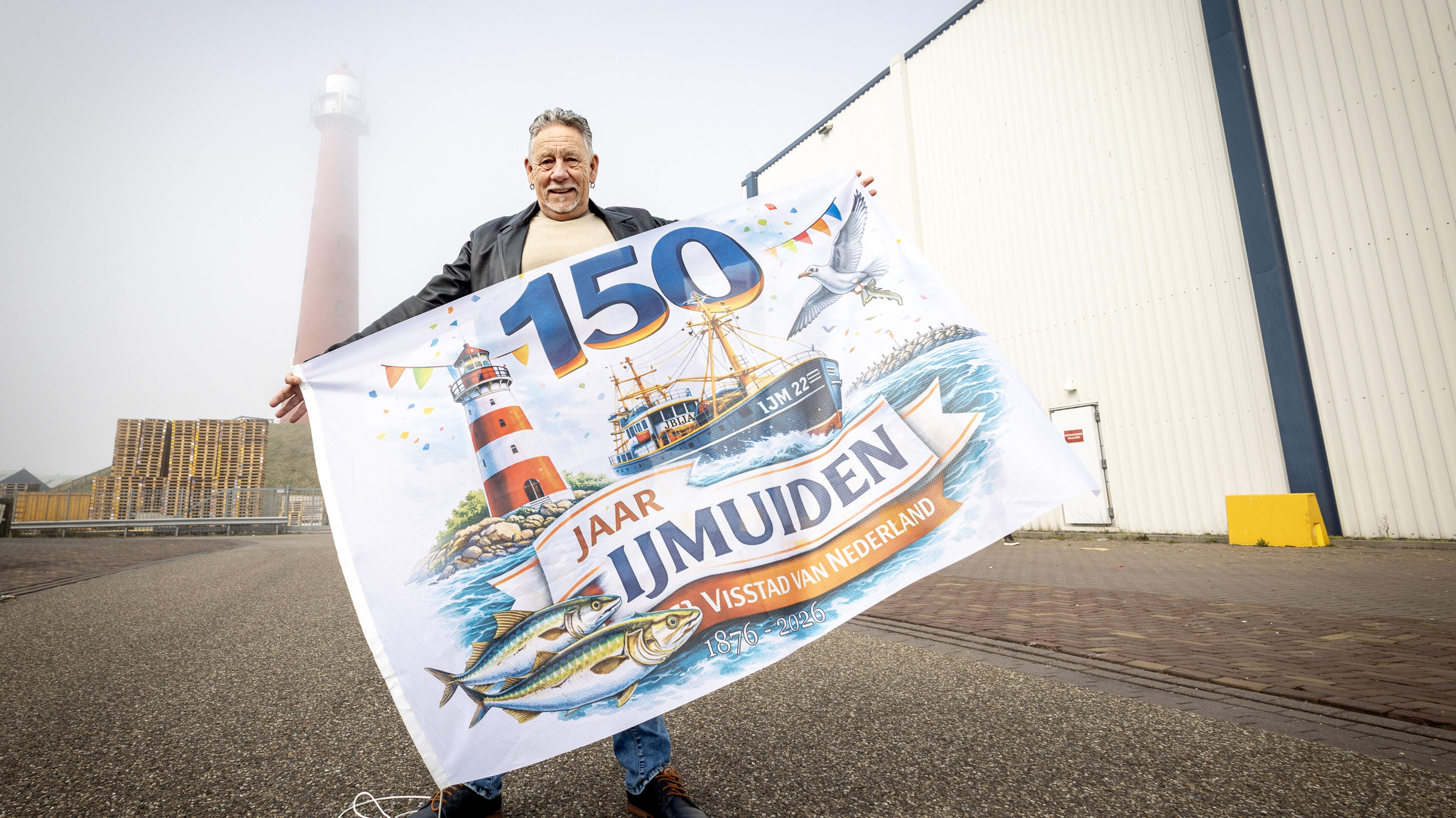 Second 150th anniversary flag for IJmuiden flying off the shelves: 'A flag should look festive'