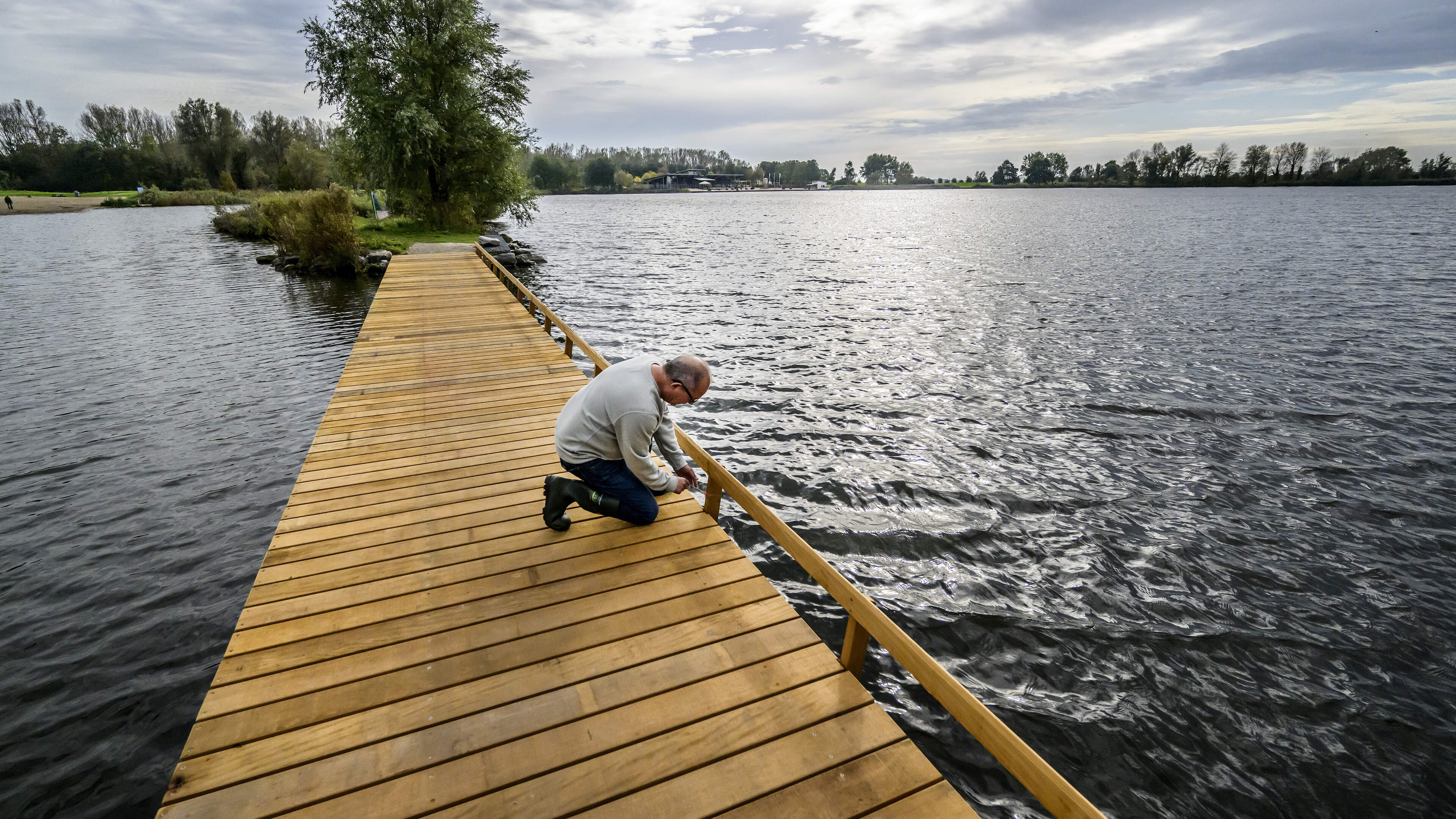 Er kan weer veilig geravot worden op de eilandjes voor het zwemstrandje aan de Westbroekplas in Vels
