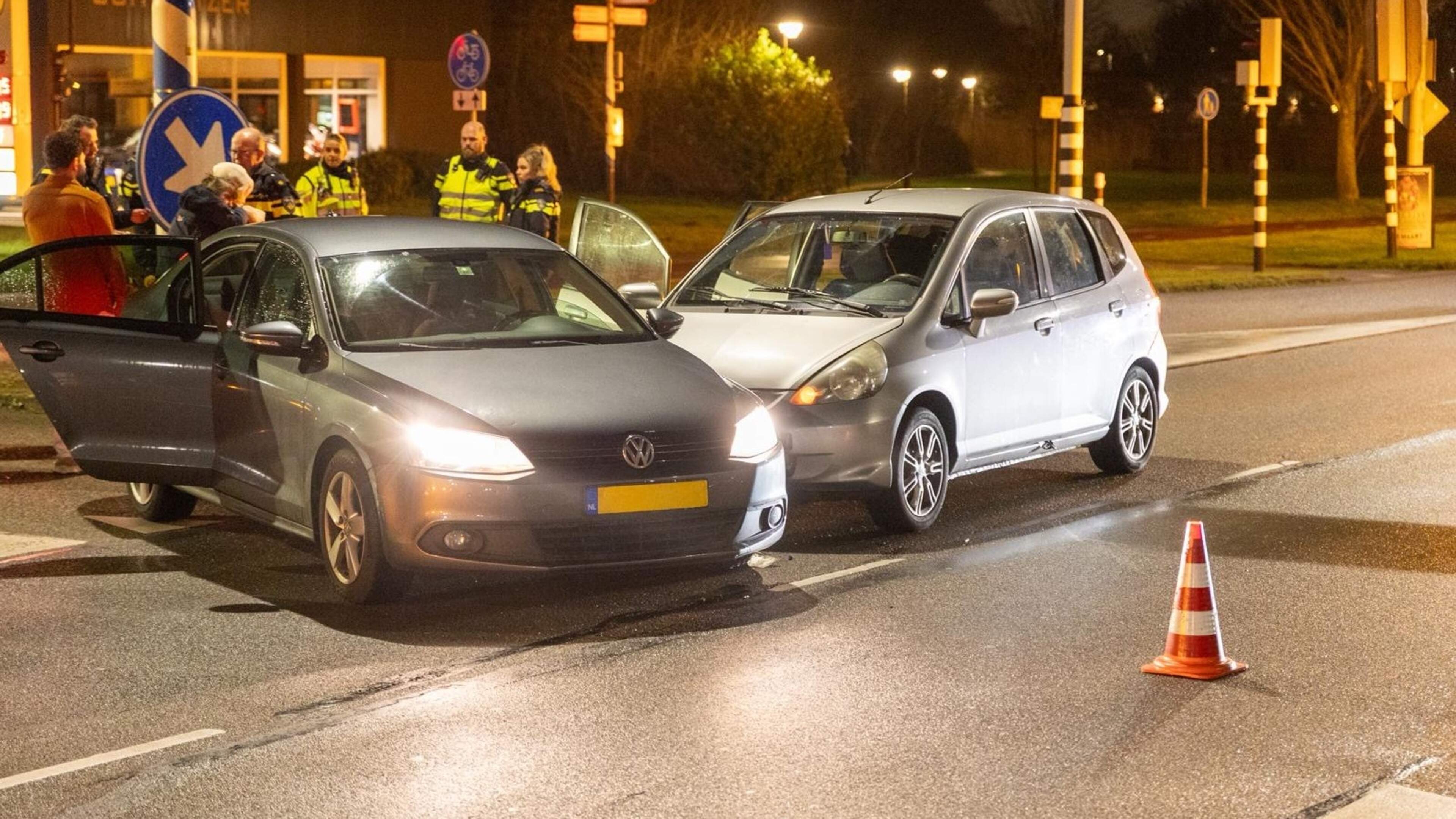 Extensive damage in two-car crash in Velsen-Zuid