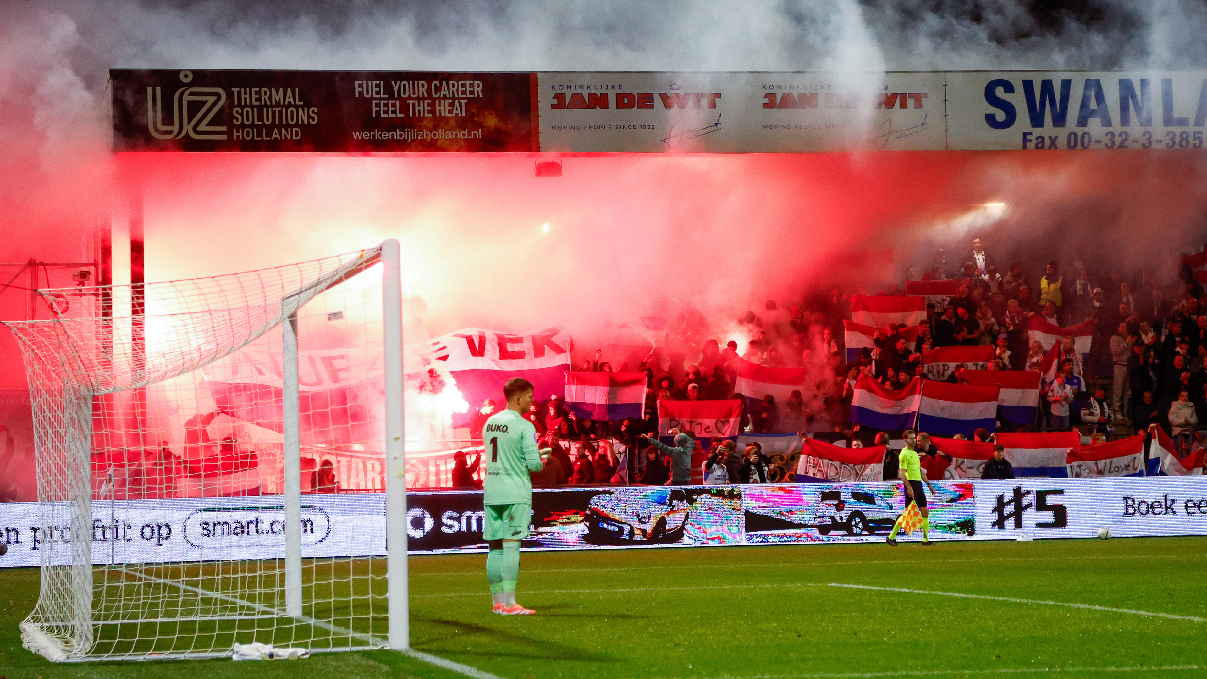 Velsen residents say Telstar fans should pay KNVB fireworks fine: ‘Start a crowdfunding campaign’