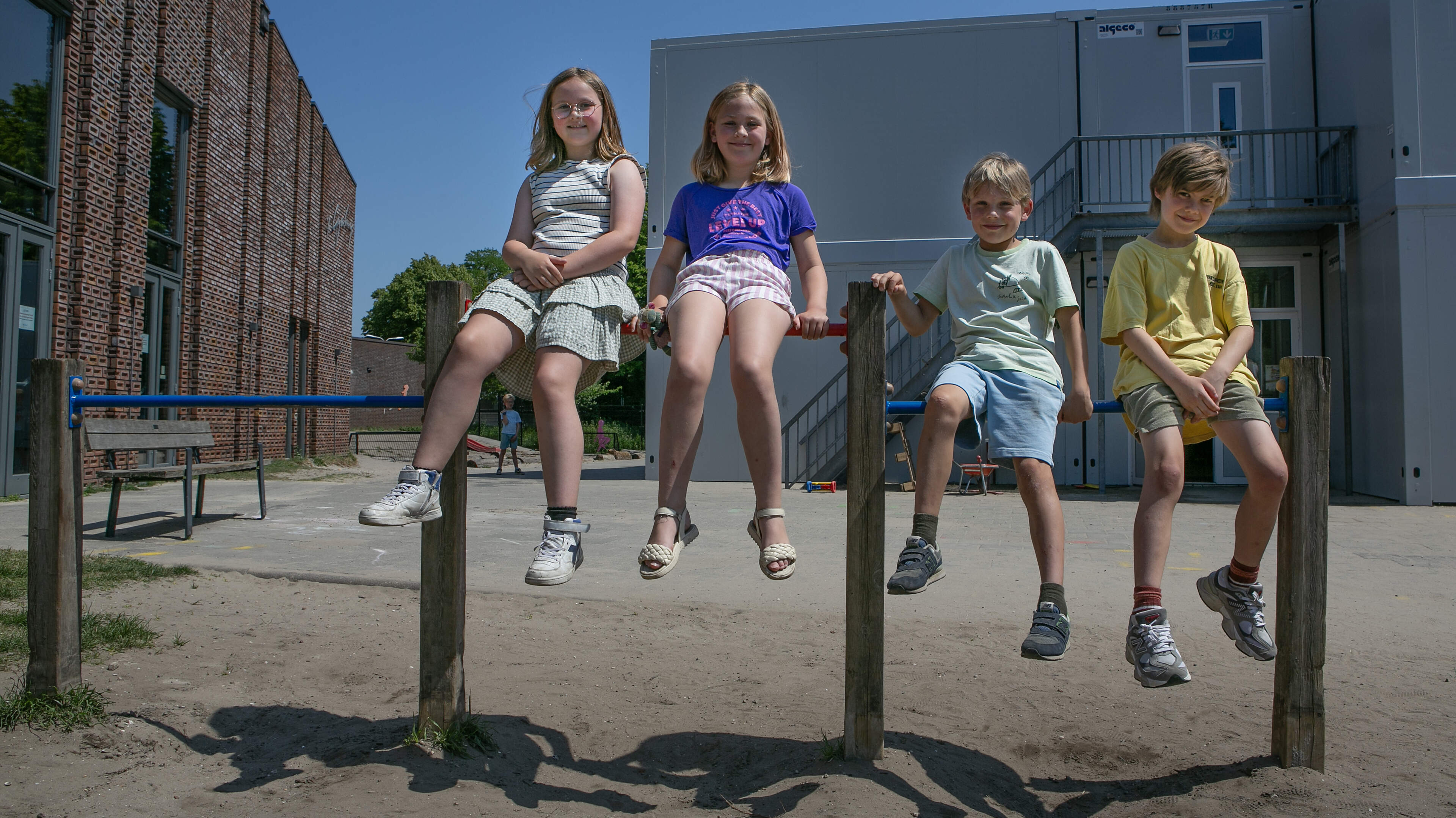 Parents demand safe playground in Santpoort-Zuid as only play area is closed for renovation: 'Now they mostly just hang around the square in front of the Deka'